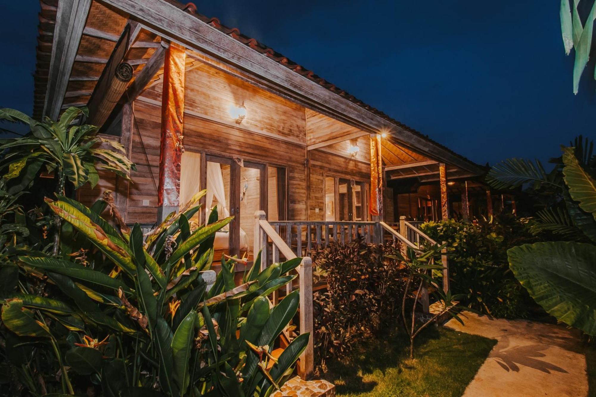Lembongan Seaview Hotel Exterior photo